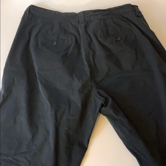 Gloria Vanderbilt black shorts size 22W. - Picture 2 of 5